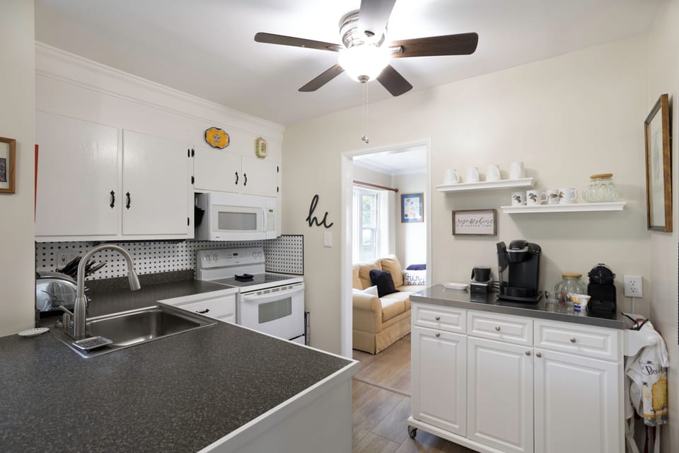 Kitchen is fully equipped! 