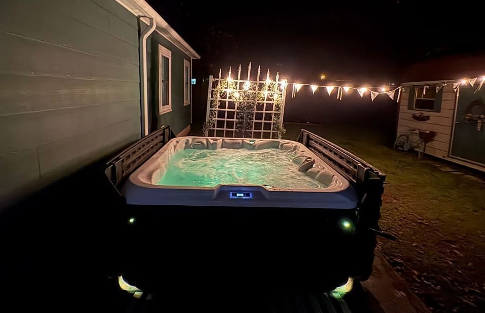 New hot tub with easy open/close cover 