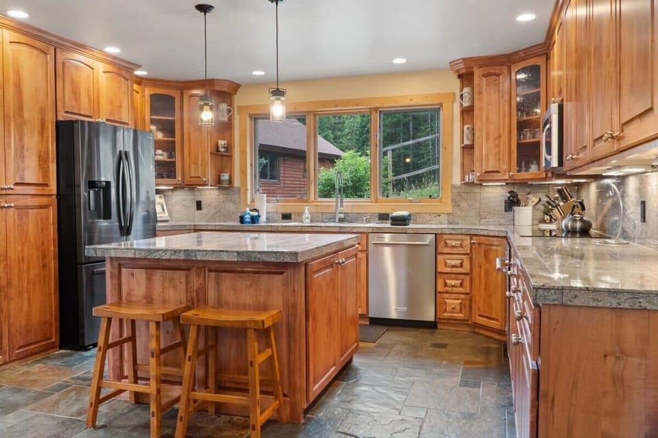 Kitchen: Drip coffee maker, Crockpot, blender, cooking utensils, tableware