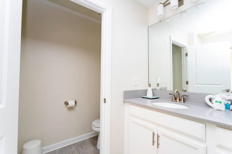 Queen master bath