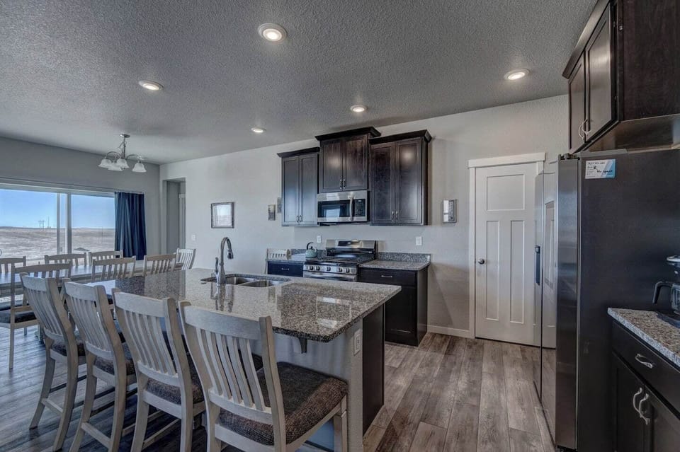 Full kitchen