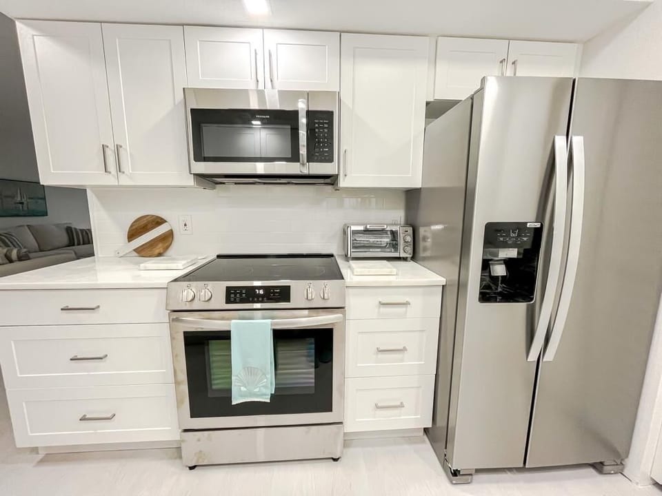 Fully equipped kitchen.
