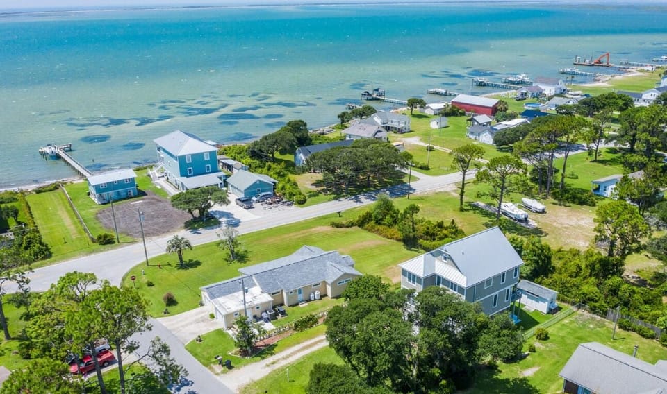 Birds eye view with the best Harkers Island shoals.  Perfect for kids to play!