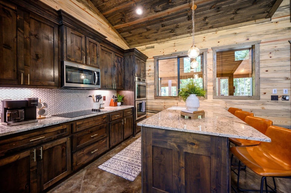 Fully equipped kitchen.