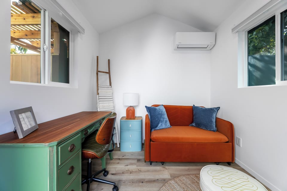 Guest studio, air conditioned with dedicated work area