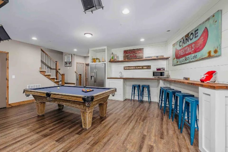 Pool table