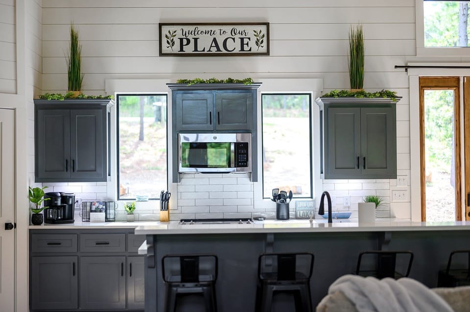 Full kitchen with spacious island with bar seating