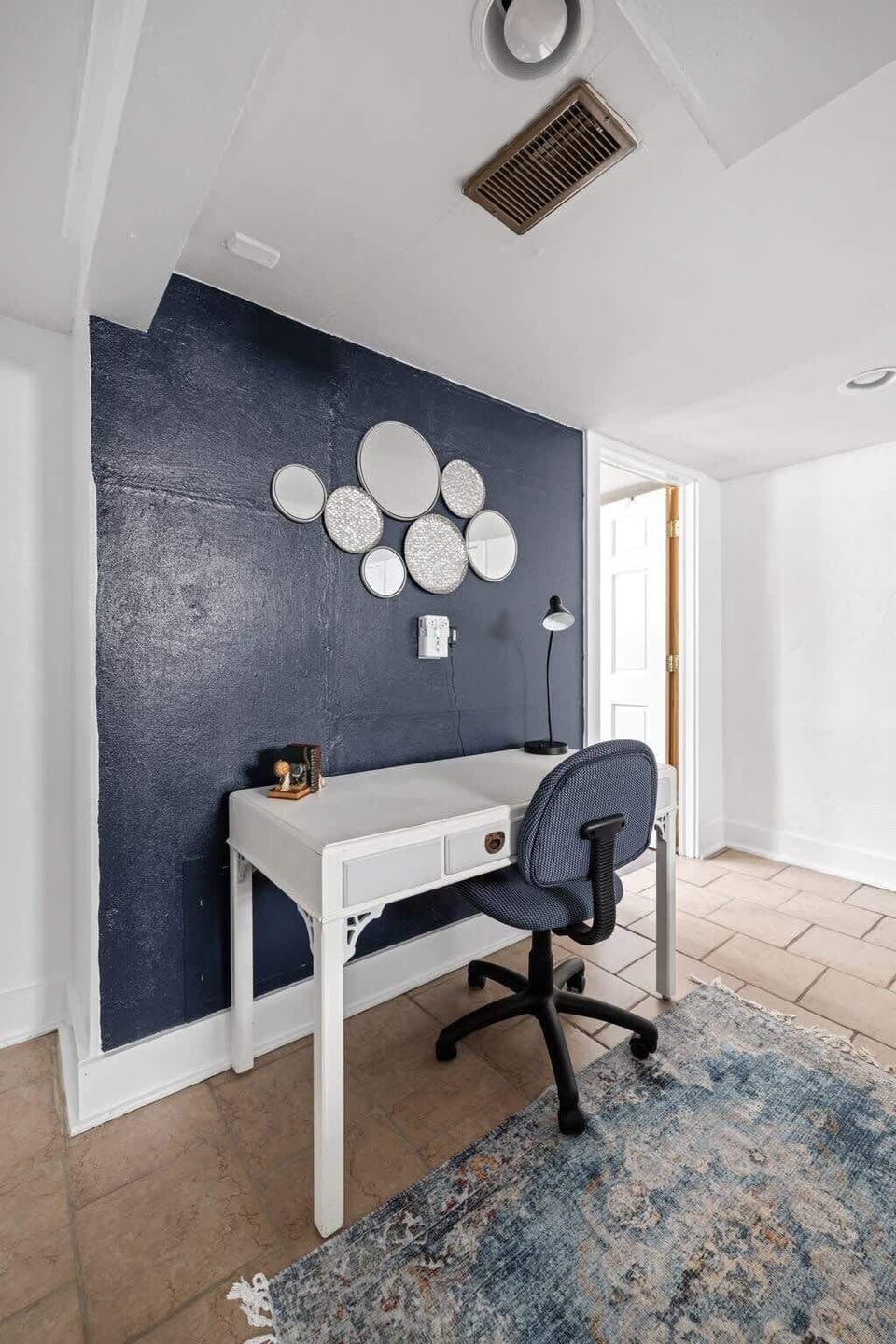 Our dedicated working space is designed with your needs in mind. Feel free to use it for your needs, creating a relaxed and thoughtful atmosphere as you work.