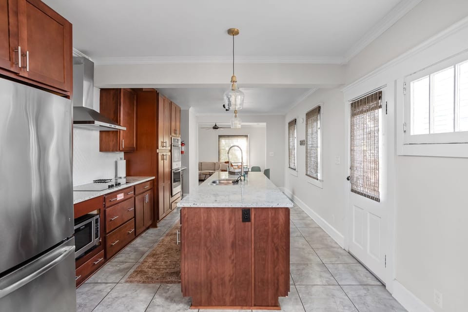 Kitchen: Sleek cabinetry and a spacious island await your culinary adventures in style!