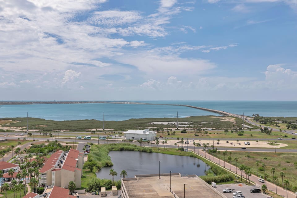 This unit also includes views to our Laguna Madre Bay & Queen Isabella Causeway