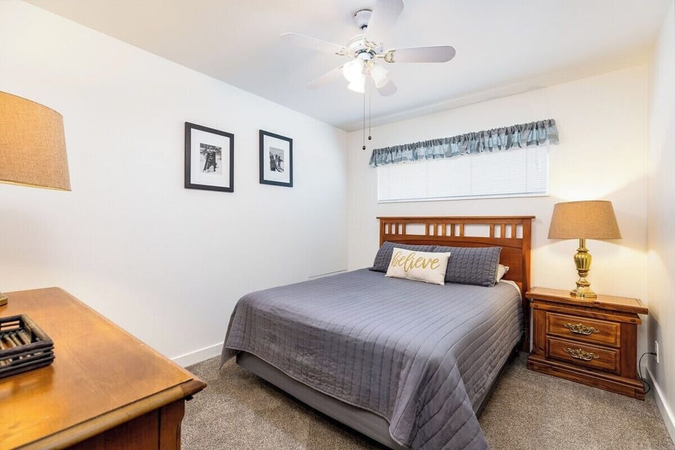 Basement bedroom 4 queen bed