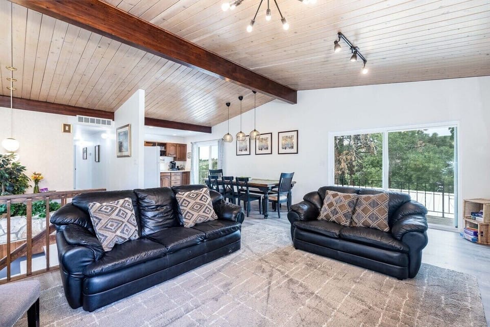 Talk with friends in this comfy and big sofa set