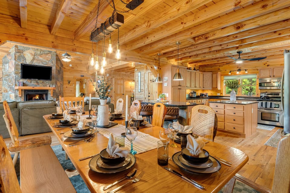 Enjoy effortless gatherings with a spacious kitchen and dining area—fully stocked for group feasts, holiday meals, or late-night snacks.