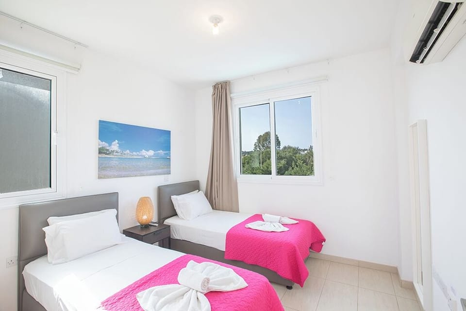 Bedroom 3 with two single beds