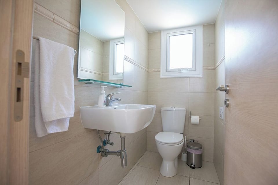 Ground Floor Bathroom with WC