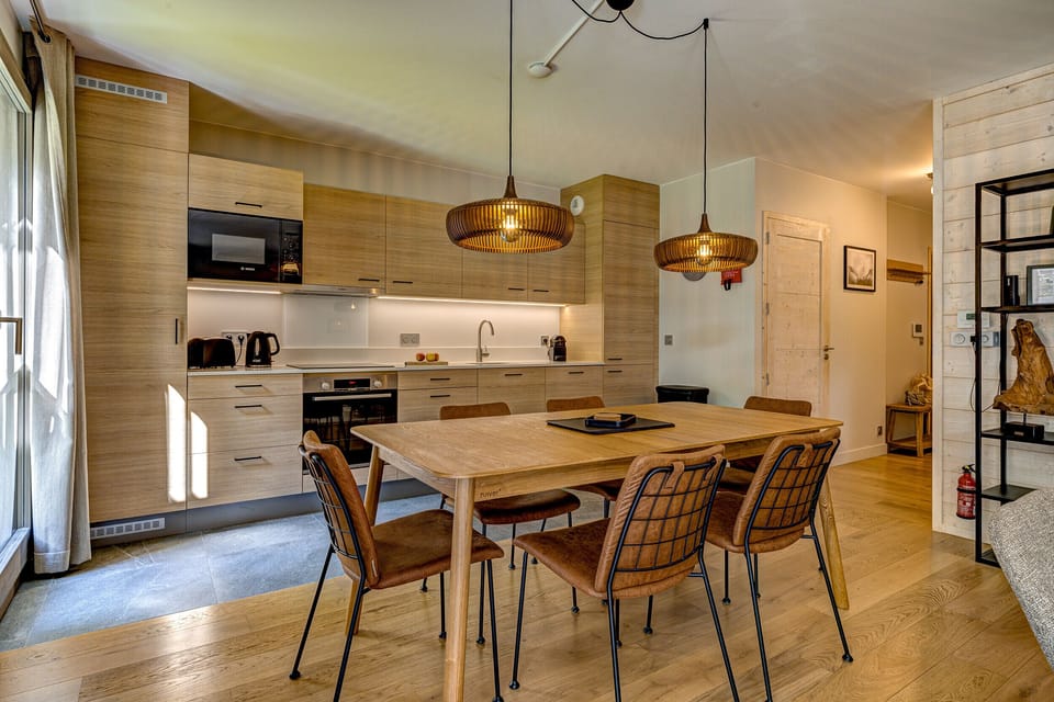 Dining table for 6 people