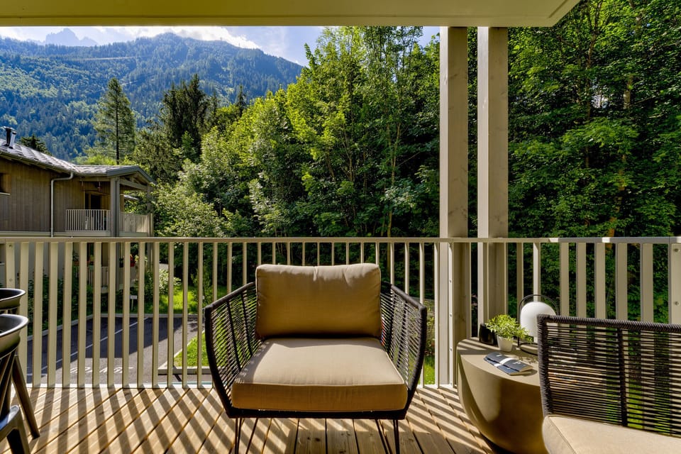 Tranquil position with mountain views