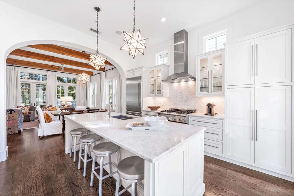 Seating for 4 at the kitchen island