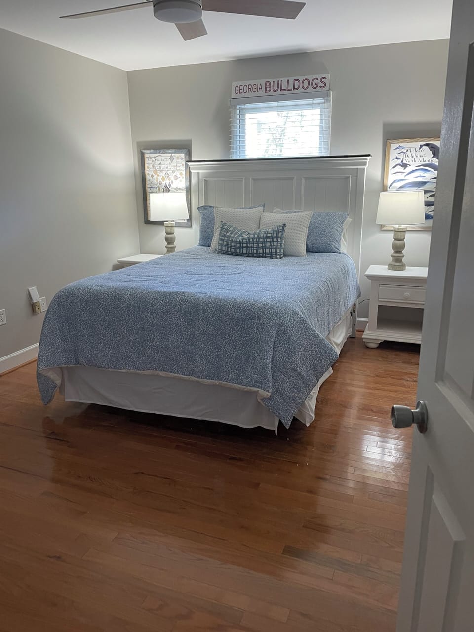 2nd Bedroom - queen bed