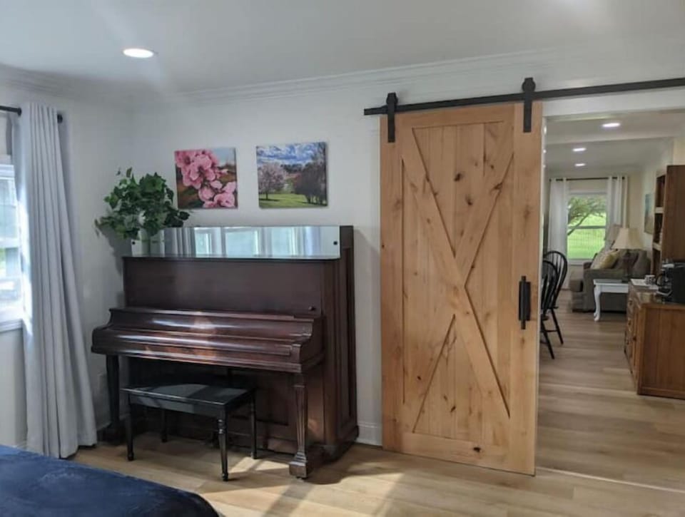 Spend hours singing and playing this vintage piano 