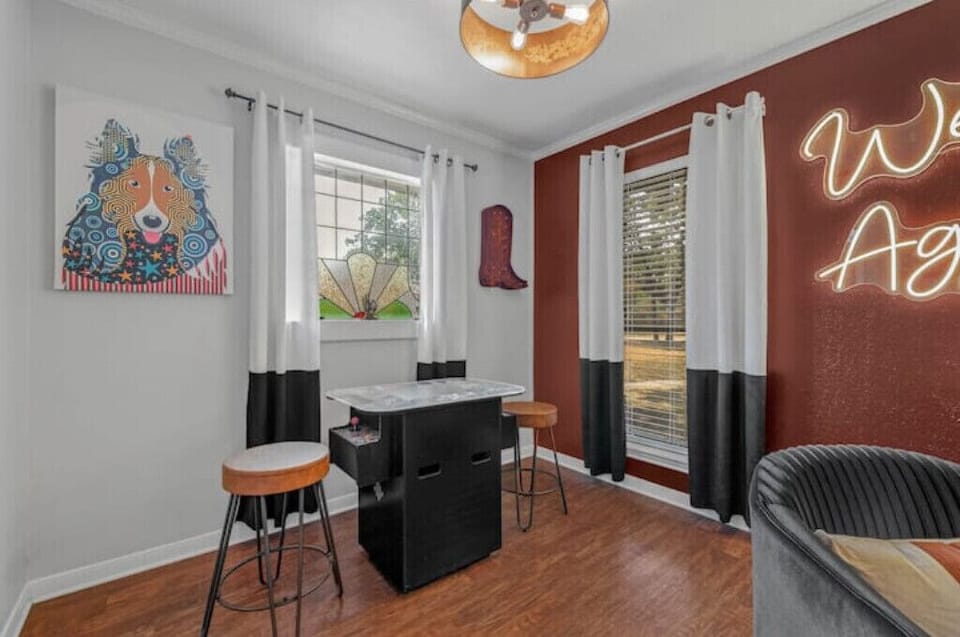 Arcade game shown with 100's of classic games