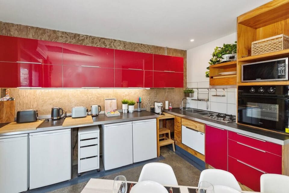 Fully equipped kitchen with fridges and all the equipment you need to feed the crew.