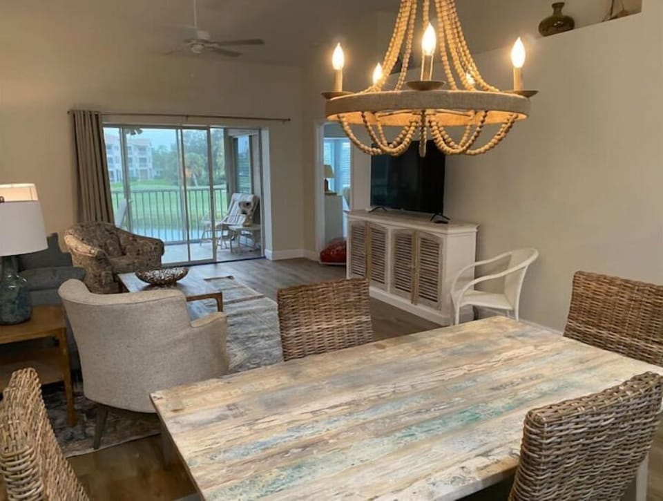 Dining room / Family Room