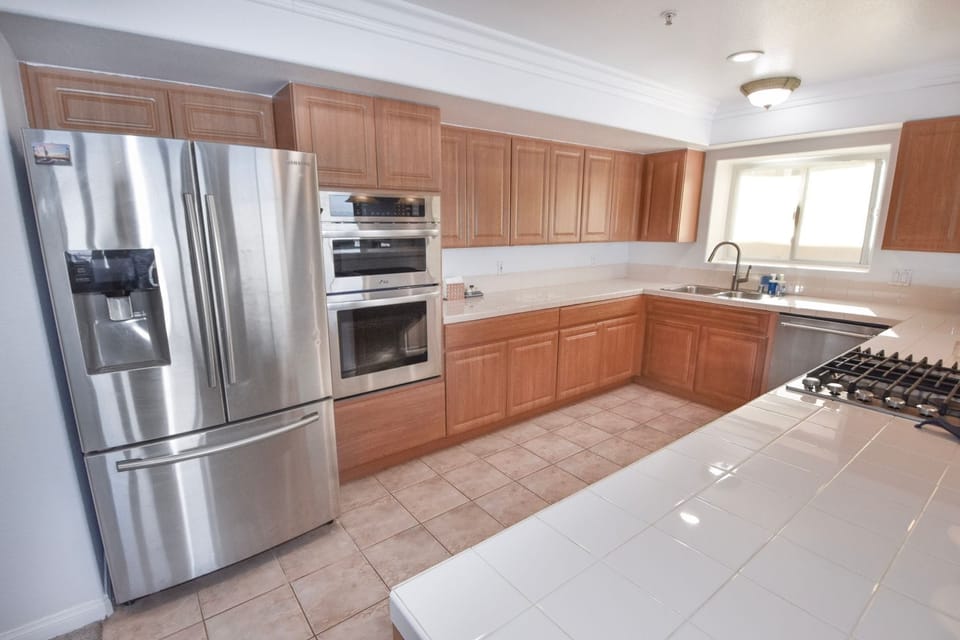 Spacious kitchen

