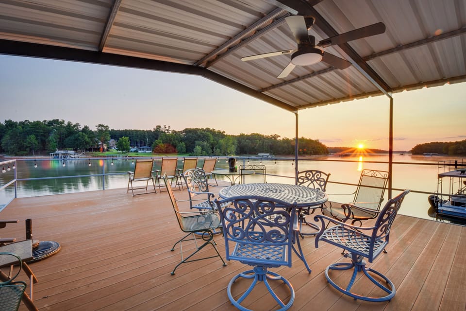 Hartwell Vacation Rental | 8BR | 6BA | 6,800 Sq Ft | 2 Steps to Enter