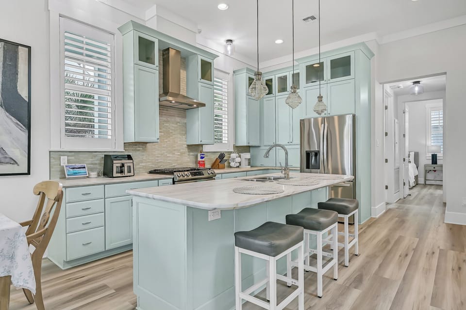 Imagine preparing your meal in this kitchen, as you and your loved ones get read