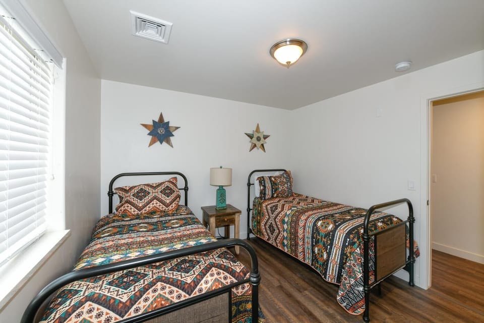 Third Bedroom (2 Twins)