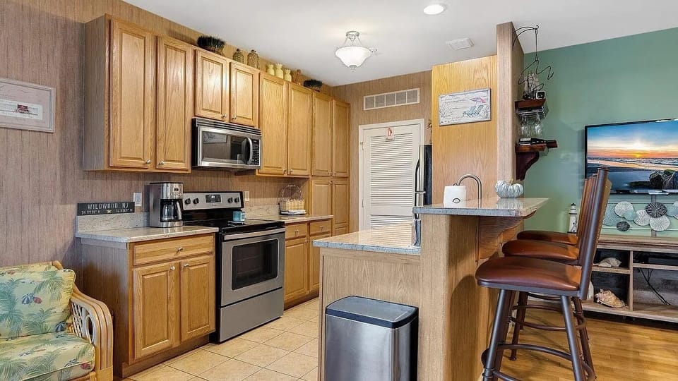 Kitchen Microwave & Stove