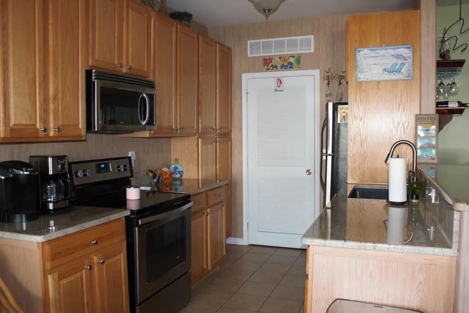 Kitchen (Coffee Pot & Keurig)