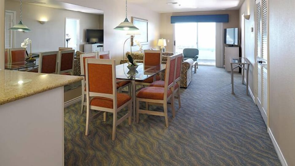 RVB_3_Room_Gallery_1_8