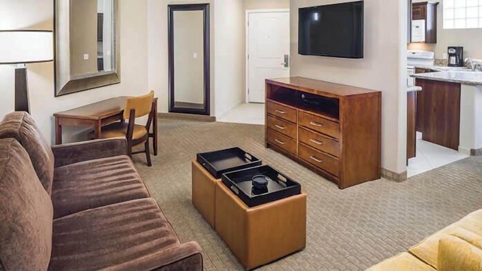 SLR_3_Room_Gallery_1_3
