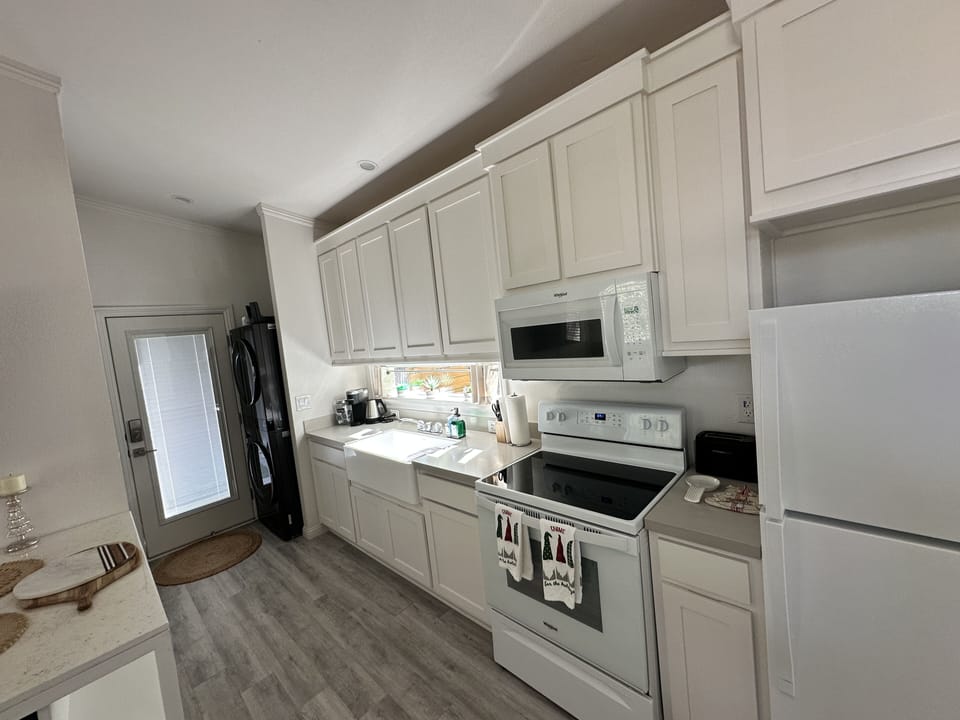 Full kitchen