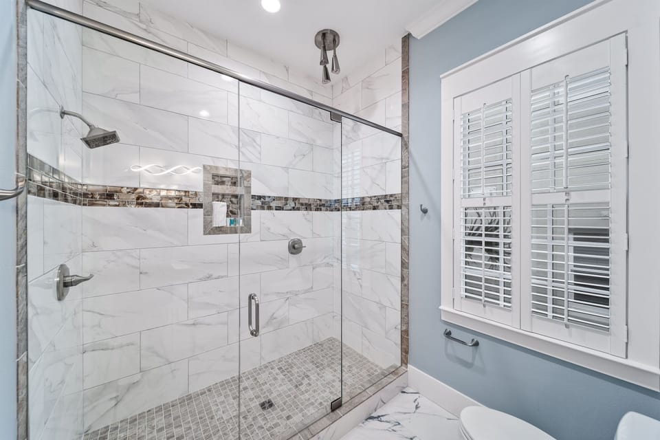 'Anchor' King Suite Bath | Second Floor