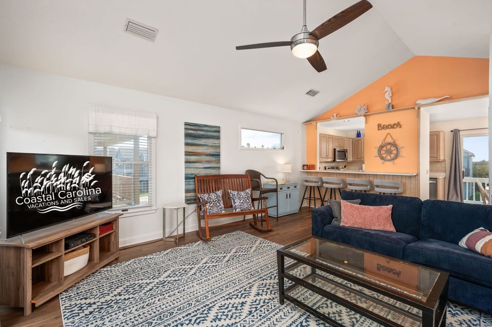 ML18: Sandy T'z | TL Living Area, Deck Access