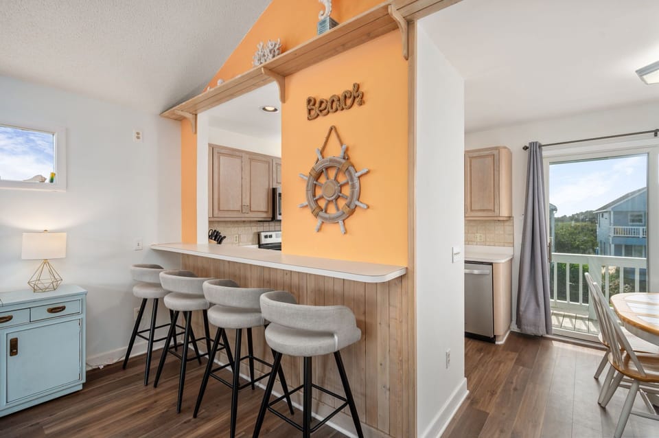ML18: Sandy T'z | TL Kitchen Island Seating for 4
