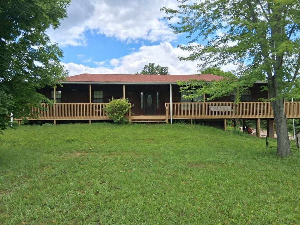 View coming into front of Riverbendgetaway