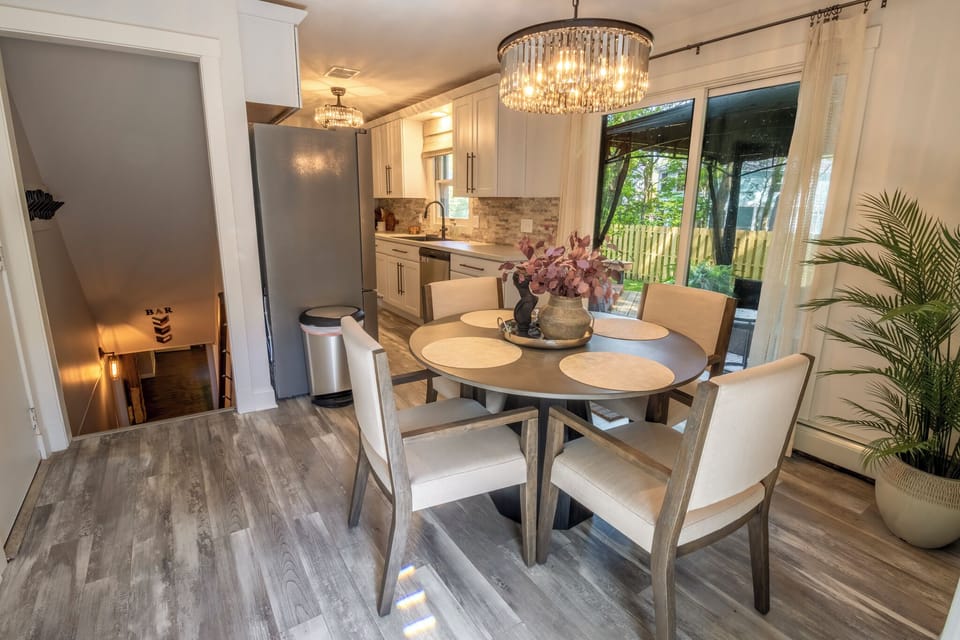 Main Level | Dining
