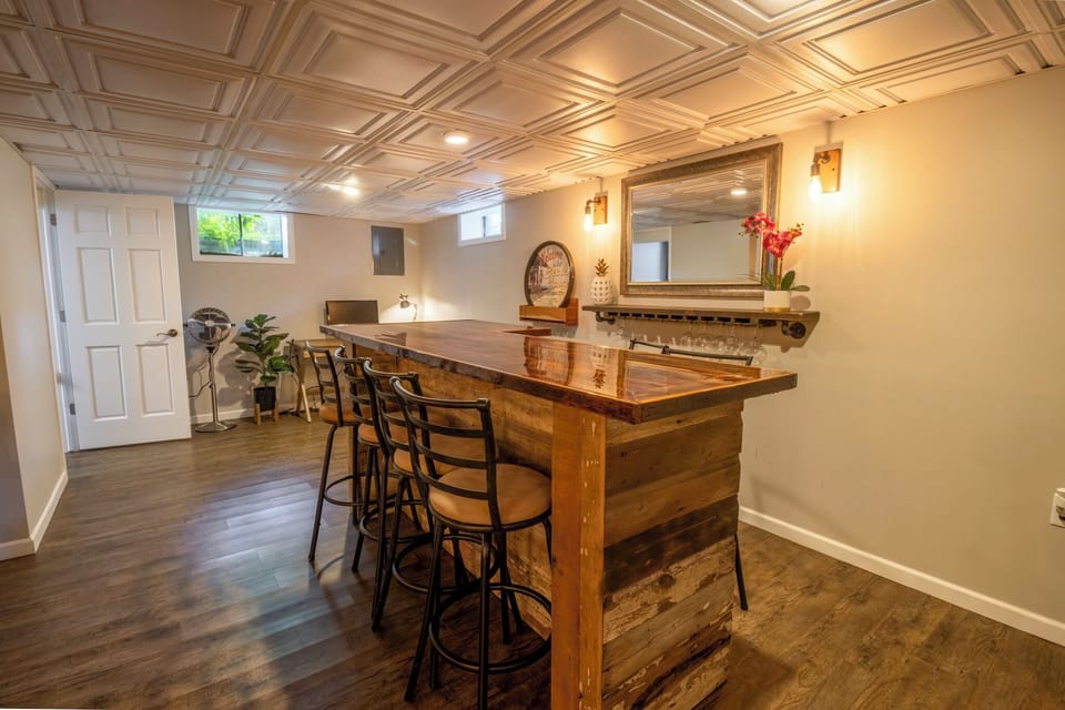 Basement | Bar