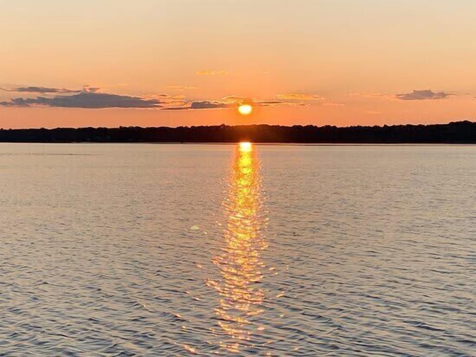 Sunset on Upper Beverley Lake – showcasing the beautiful waterfront guests will enjoy steps from the cabin.