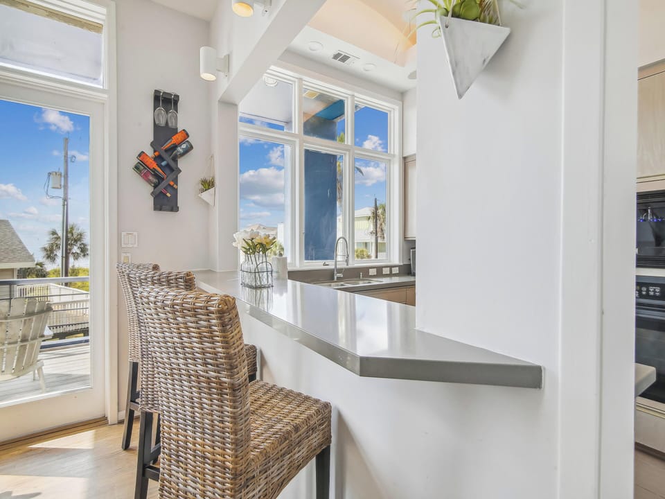 Kitchen - Countertop Seating for 2 - Second Floor