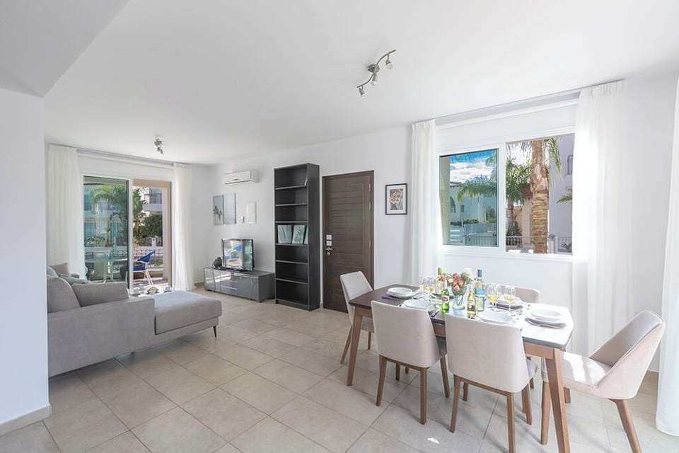 Open-plan ground floor living room, ktichen and dining area