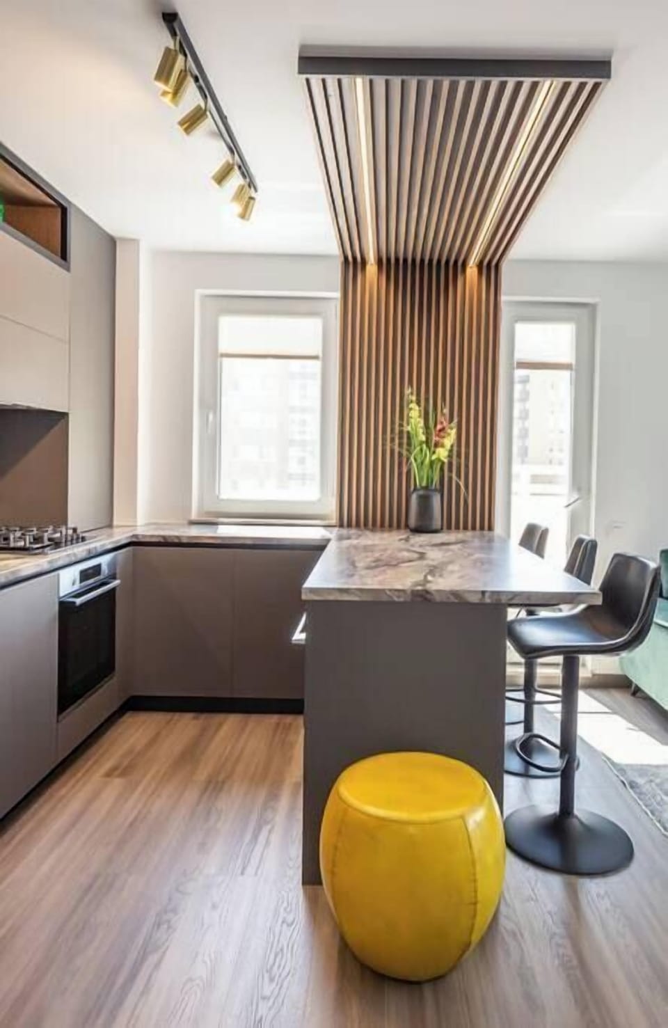 Well equipped kitchen with a dishwasher, microwave, oven, full size fridge, Nespresso coffee machine and all the cooking utensils and basics 