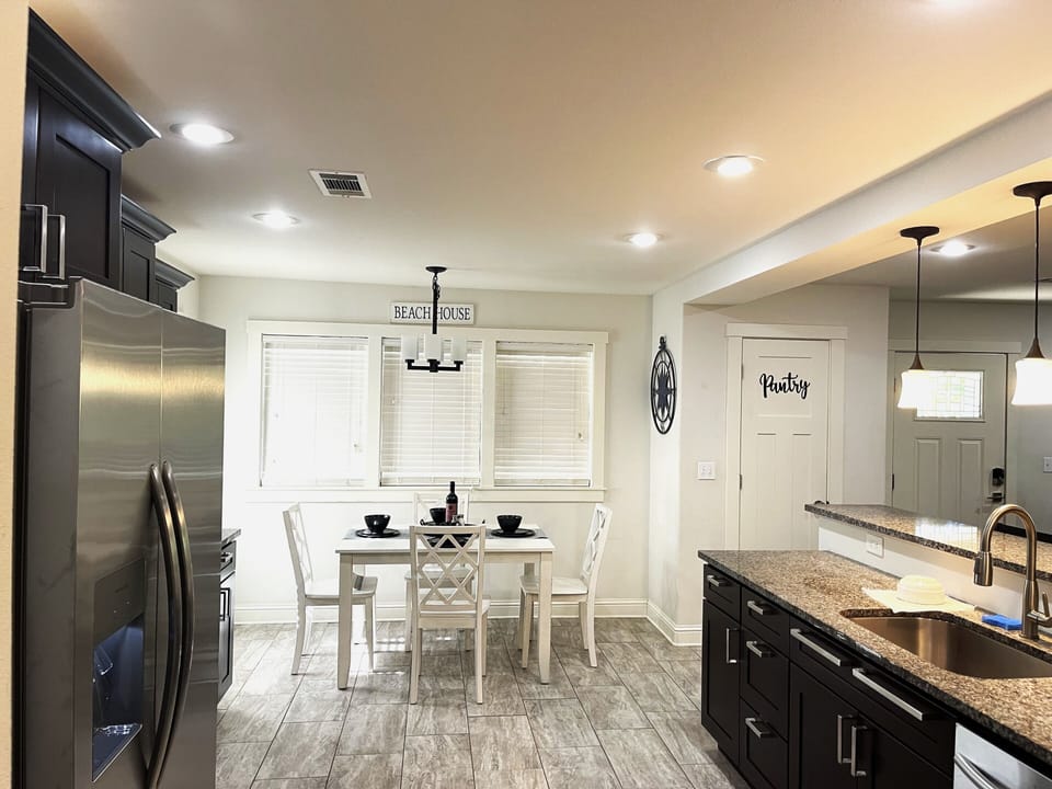 Dining Area with 4 chairs