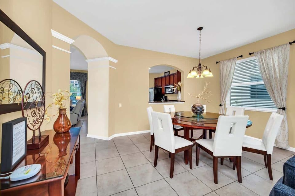 Formal Dining Room.jpg