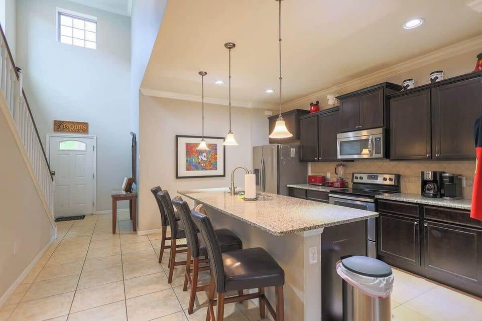 Wonderful kitchen ready for you to entertain!