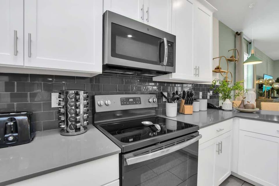 Wonderful kitchen to entertain your entire family!